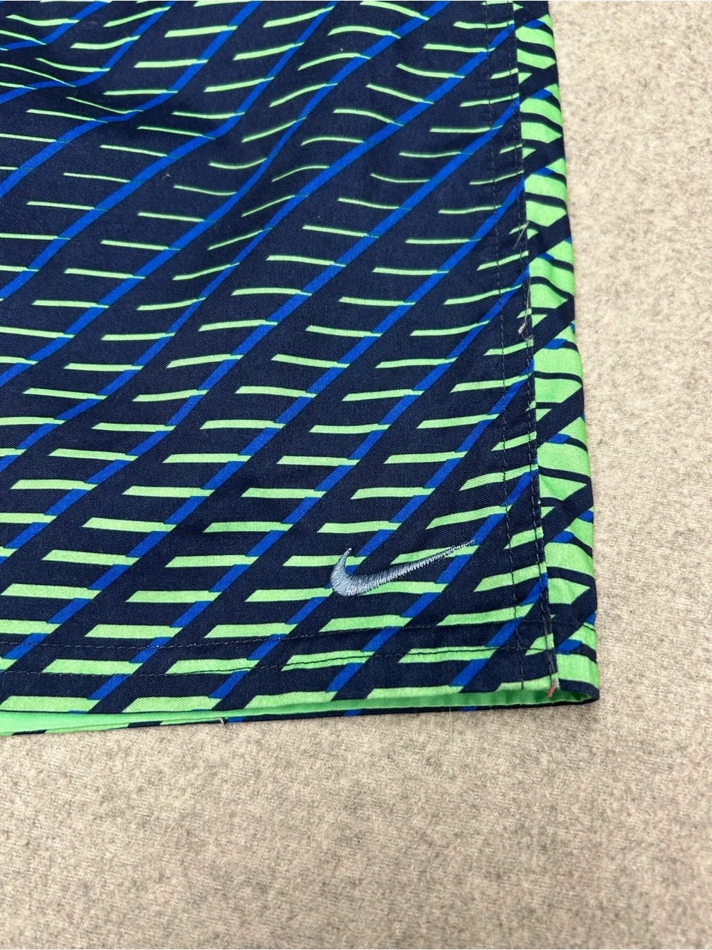 Nike Men’s Green and Navy Diagonal Stripe Swim Trunks Medium